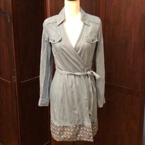 Diane Von Furstenberg women’s size 4 wrap dress